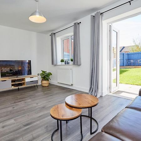 Cosy,Modern And Relaxing 3 Bedroom House With Parking Манчестер Экстерьер фото