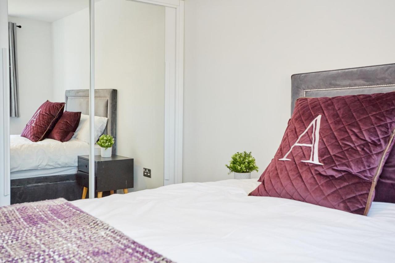 Cosy,Modern And Relaxing 3 Bedroom House With Parking Манчестер Экстерьер фото